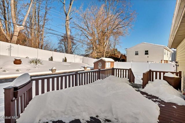 27 Lois Court, Colonie, NY 12205