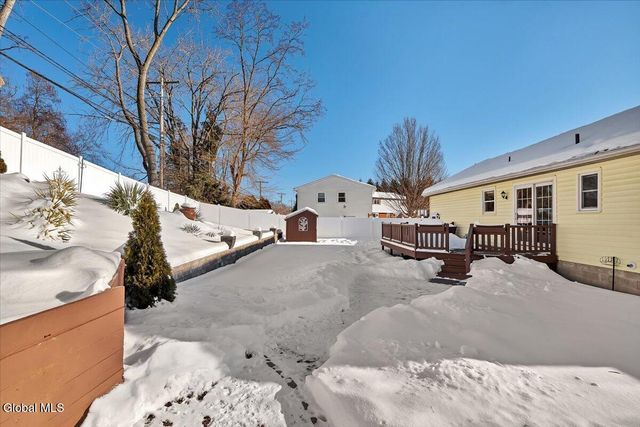 27 Lois Court, Colonie, NY 12205