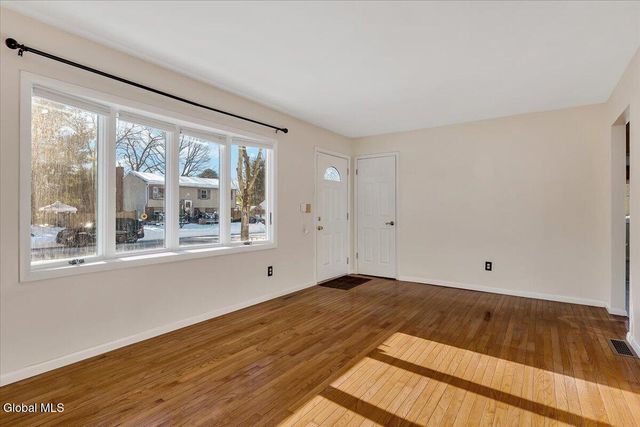 27 Lois Court, Colonie, NY 12205