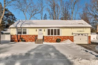 27 Lois Court, Colonie, NY 12205