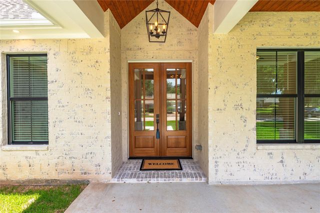 2263 Lakewood Drive, West Columbia, TX 77486
