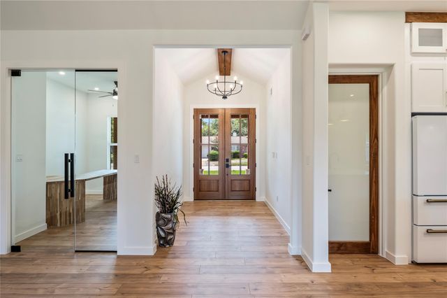 2263 Lakewood Drive, West Columbia, TX 77486
