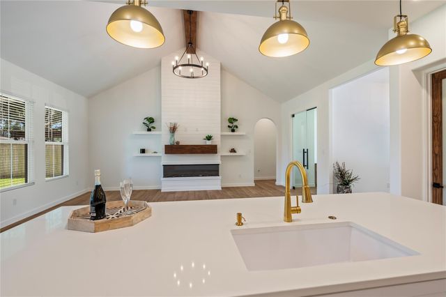 2263 Lakewood Drive, West Columbia, TX 77486