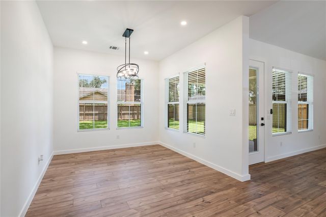 2263 Lakewood Drive, West Columbia, TX 77486