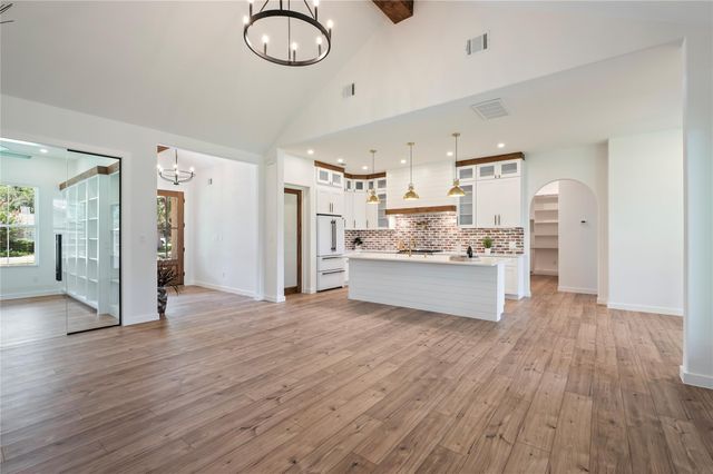 2263 Lakewood Drive, West Columbia, TX 77486
