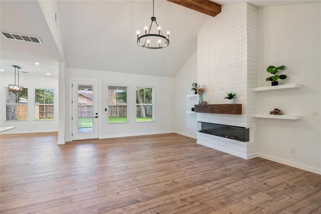 2263 Lakewood Drive, West Columbia, TX 77486