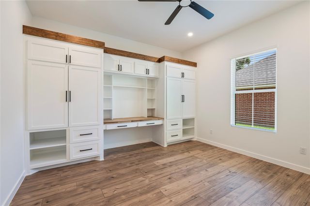 2263 Lakewood Drive, West Columbia, TX 77486