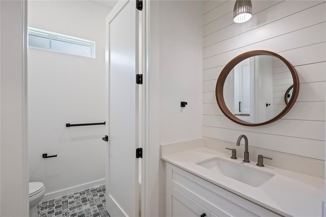 2263 Lakewood Drive, West Columbia, TX 77486