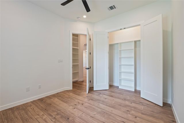 2263 Lakewood Drive, West Columbia, TX 77486