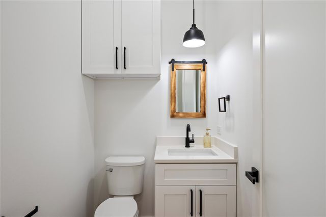 2263 Lakewood Drive, West Columbia, TX 77486
