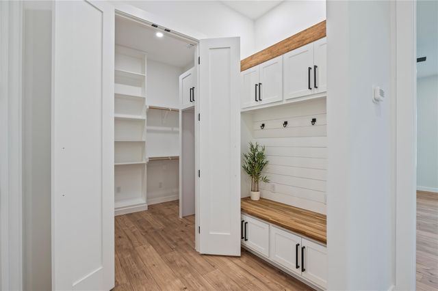 2263 Lakewood Drive, West Columbia, TX 77486