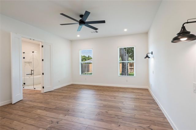 2263 Lakewood Drive, West Columbia, TX 77486