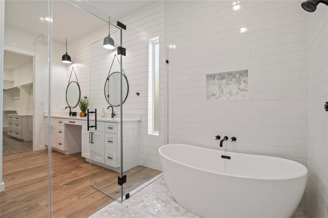 2263 Lakewood Drive, West Columbia, TX 77486