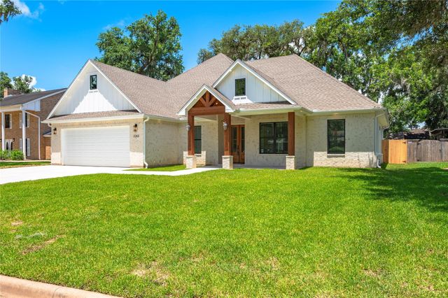 2263 Lakewood Drive, West Columbia, TX 77486