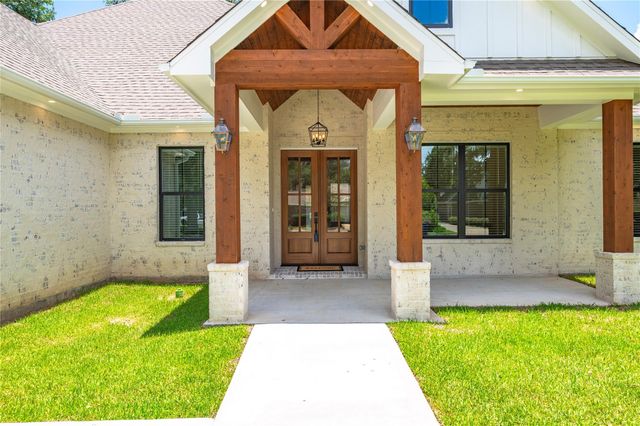 2263 Lakewood Drive, West Columbia, TX 77486
