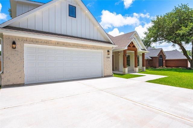 2263 Lakewood Drive, West Columbia, TX 77486