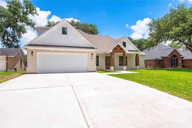 2263 Lakewood Drive, West Columbia, TX 77486
