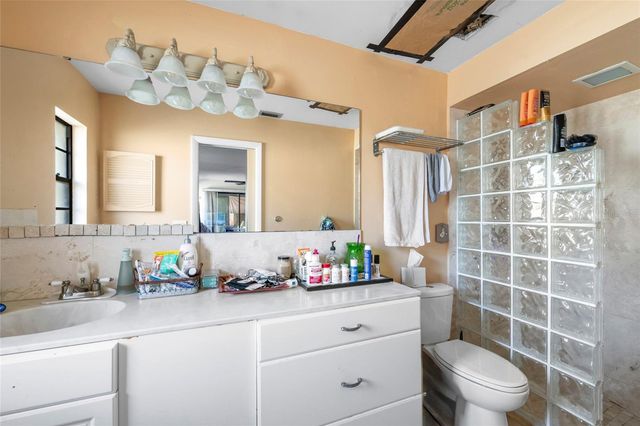 2439 FEIFFER CIRCLE, Sarasota, FL 34235