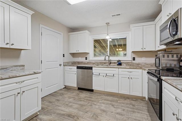 588 Windjammer CRES, Newport News, VA 23602