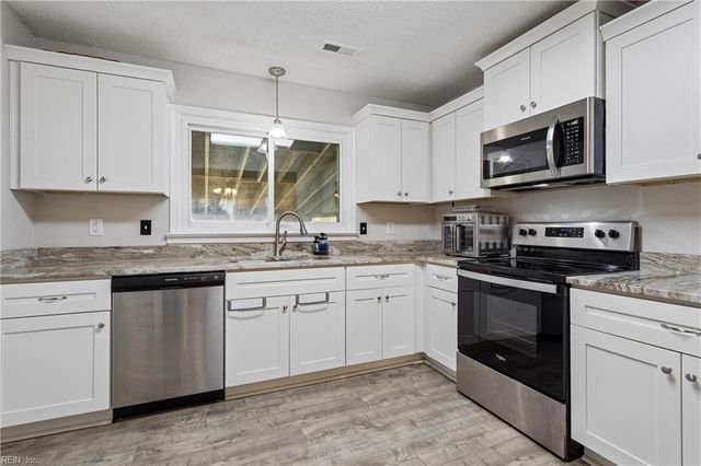 588 Windjammer CRES, Newport News, VA 23602