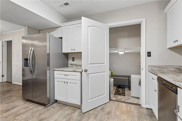 588 Windjammer CRES, Newport News, VA 23602