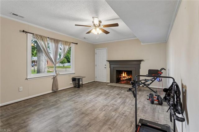 588 Windjammer CRES, Newport News, VA 23602