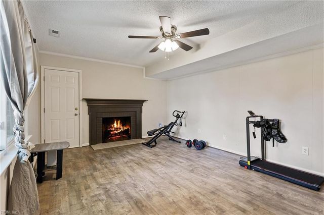 588 Windjammer CRES, Newport News, VA 23602