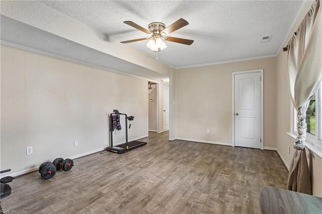 588 Windjammer CRES, Newport News, VA 23602