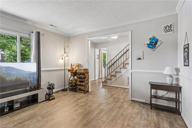 588 Windjammer CRES, Newport News, VA 23602