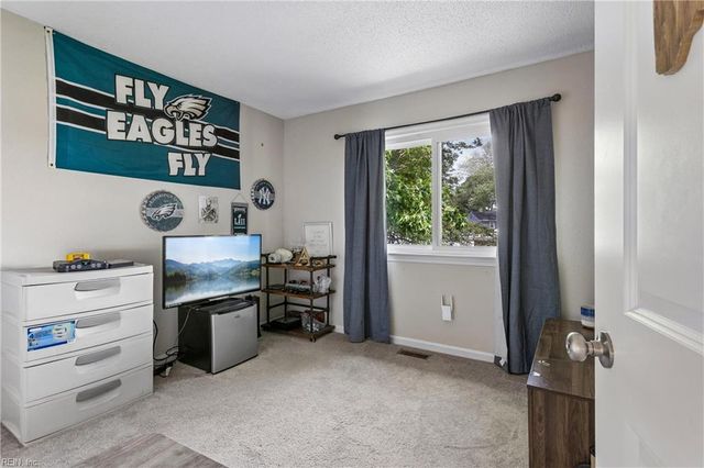588 Windjammer CRES, Newport News, VA 23602