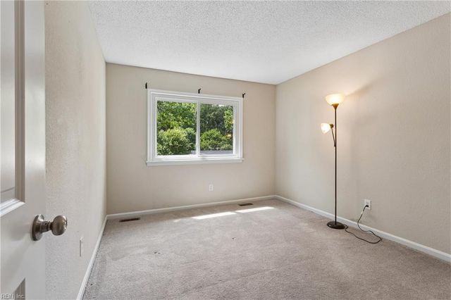 588 Windjammer CRES, Newport News, VA 23602