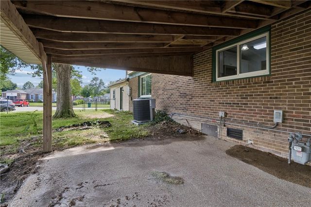 588 Windjammer CRES, Newport News, VA 23602