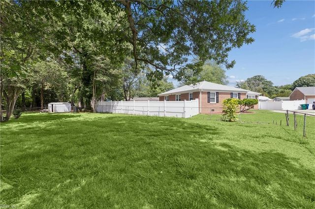 588 Windjammer CRES, Newport News, VA 23602
