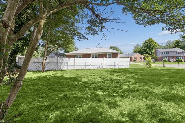 588 Windjammer CRES, Newport News, VA 23602
