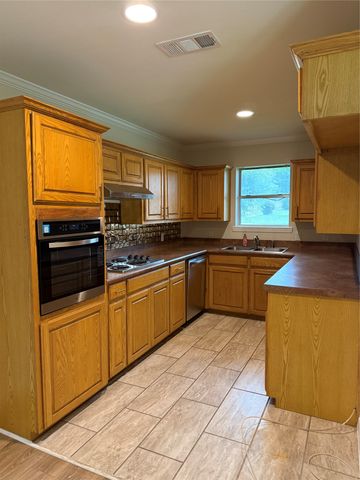 1315 Willow Creek Drive, Lancaster, TX 75146