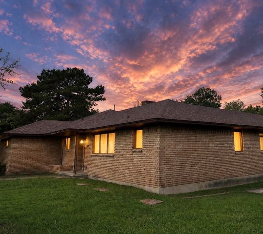 1315 Willow Creek Drive, Lancaster, TX 75146