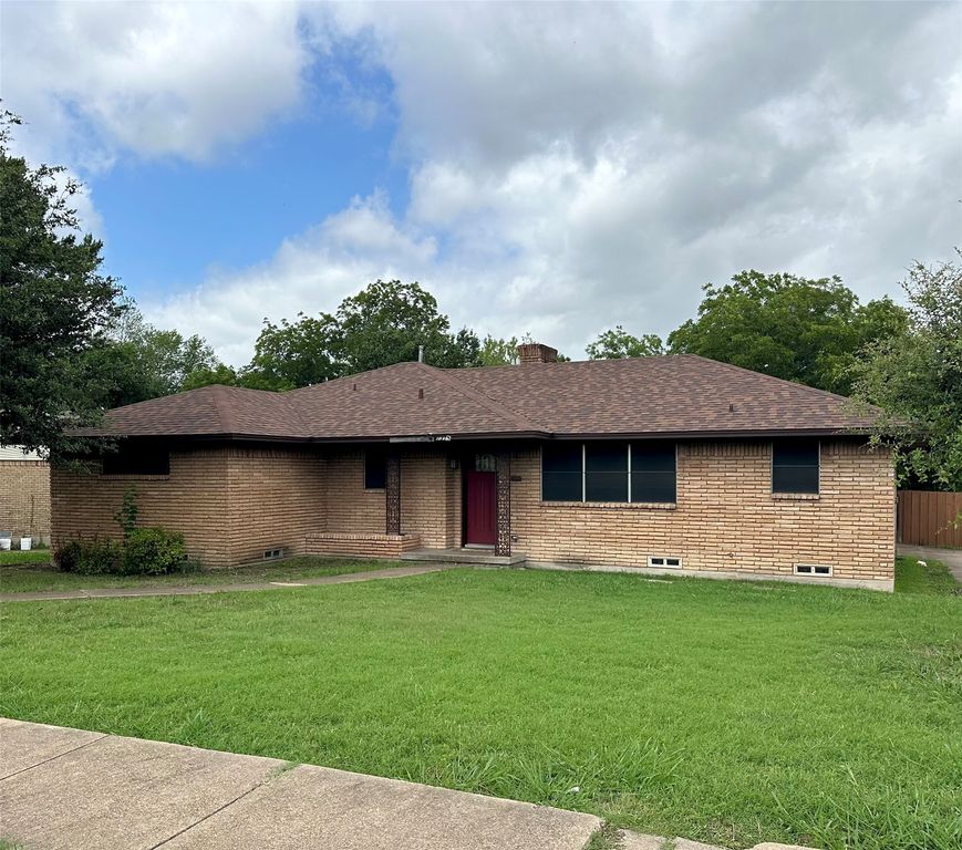 1315 Willow Creek Drive, Lancaster, TX 75146