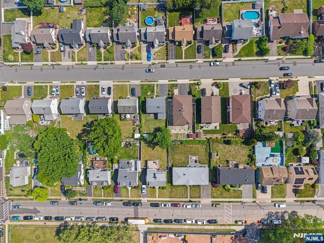 60 16th Avenue, Elmwood Park, NJ 07407