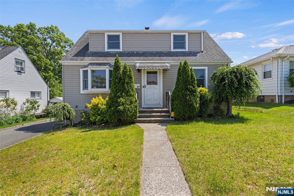 60 16th Avenue, Elmwood Park, NJ 07407