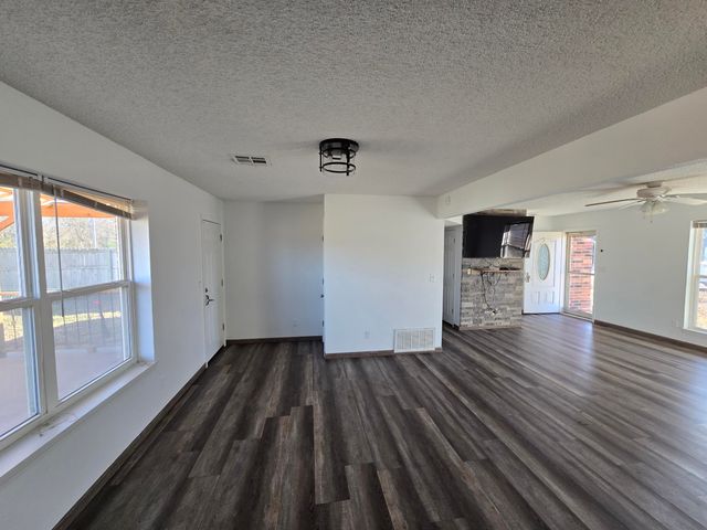 2027 P Street SW, Miami, OK 74354