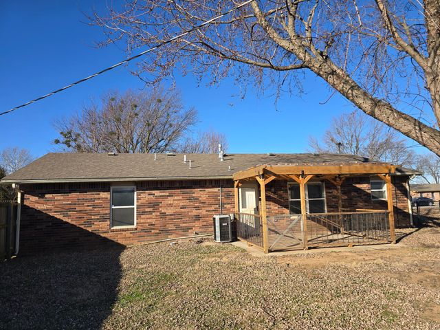 2027 P Street SW, Miami, OK 74354