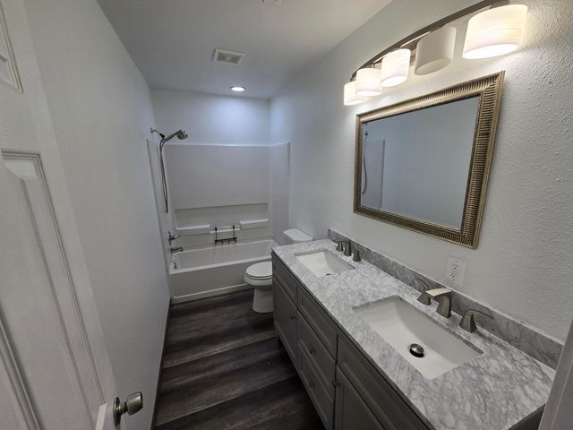 2027 P Street SW, Miami, OK 74354