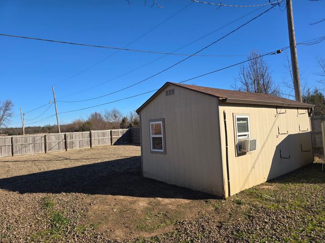 2027 P Street SW, Miami, OK 74354