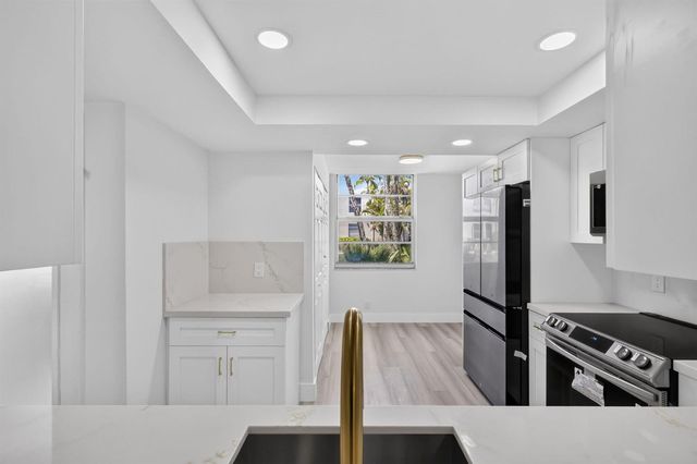 7 Willowbrook Lane 101, Delray Beach, FL 33446