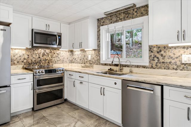 25 Bluff Street, Proctor, VT 05765