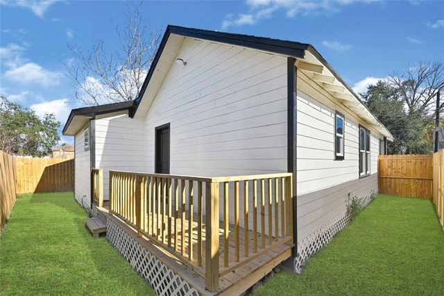 3510 Nagle Street, Houston, TX 77004