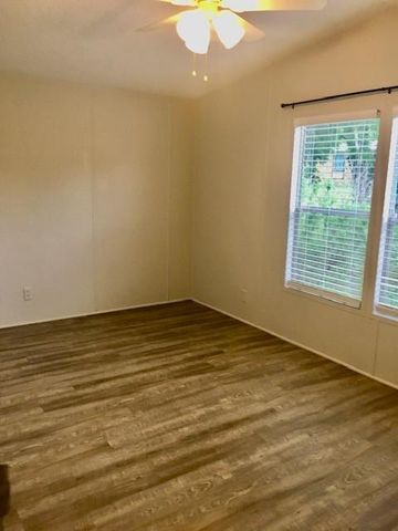 105 Singleton DR, Spicewood, TX 78669