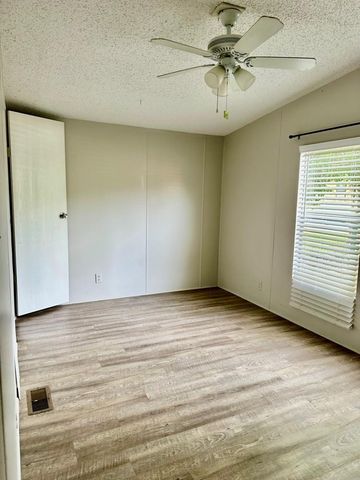105 Singleton DR, Spicewood, TX 78669