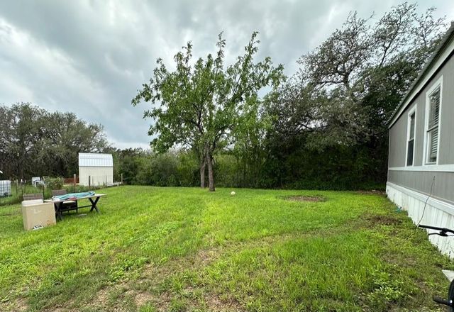105 Singleton DR, Spicewood, TX 78669