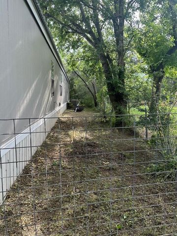 105 Singleton DR, Spicewood, TX 78669